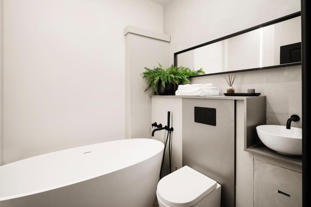 High End Free Parking Wifi Balcony Ensuite Челтенхам Экстерьер фото